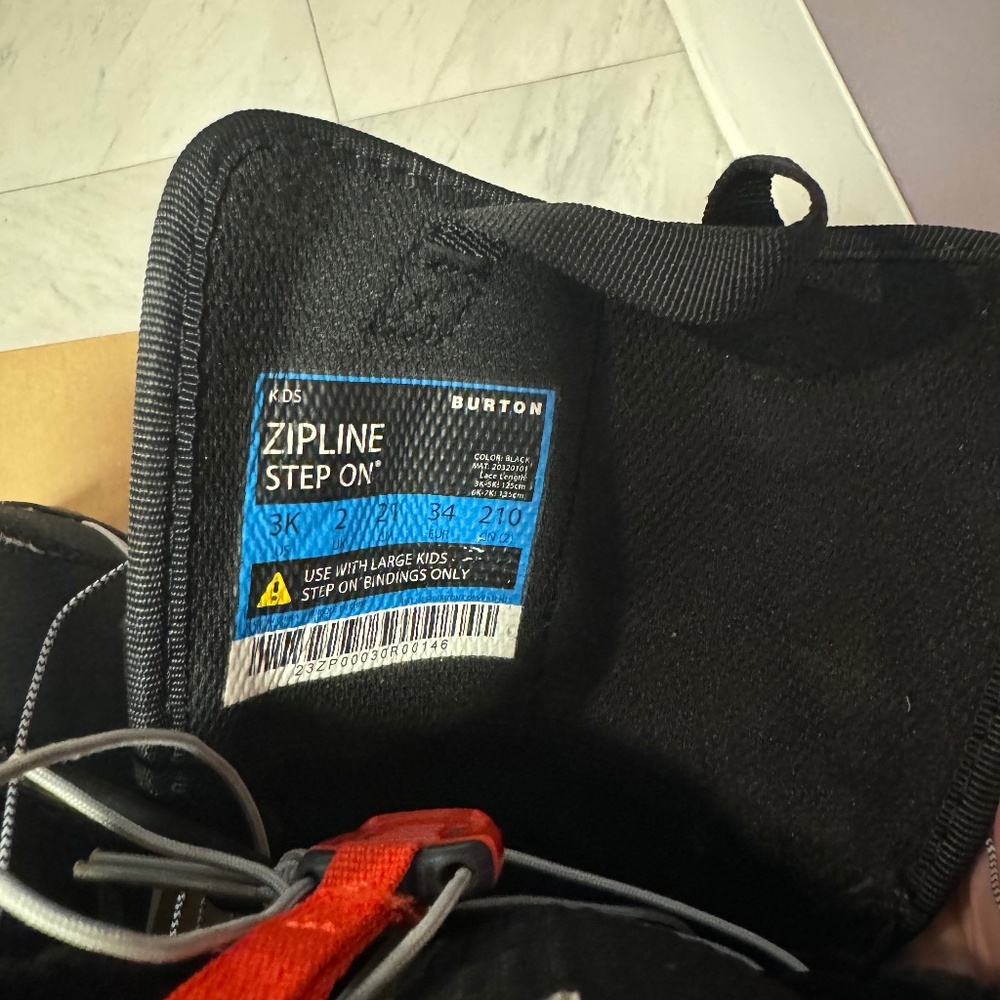 Burton Zipline step on snowboard boots BOA size 3Y